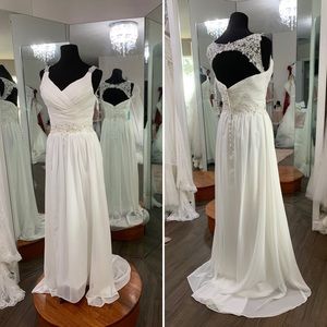 Chiffon Keyhole back buttons zipper wedding gown